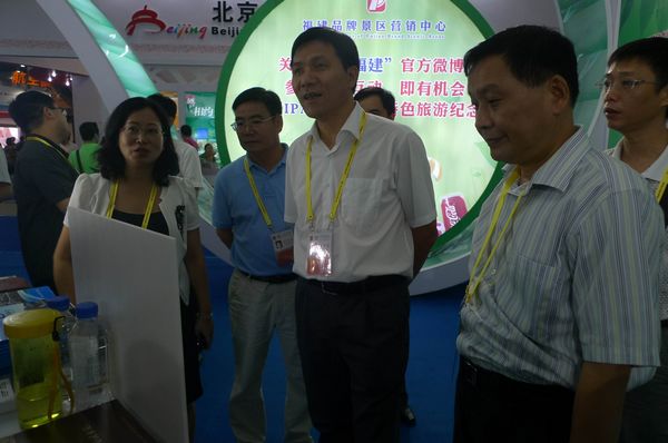 9月8日,永安市市长郑清华在第九届海峡旅游博览会上,对永安桃源洞